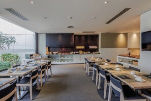 地中海菜，室外就餐