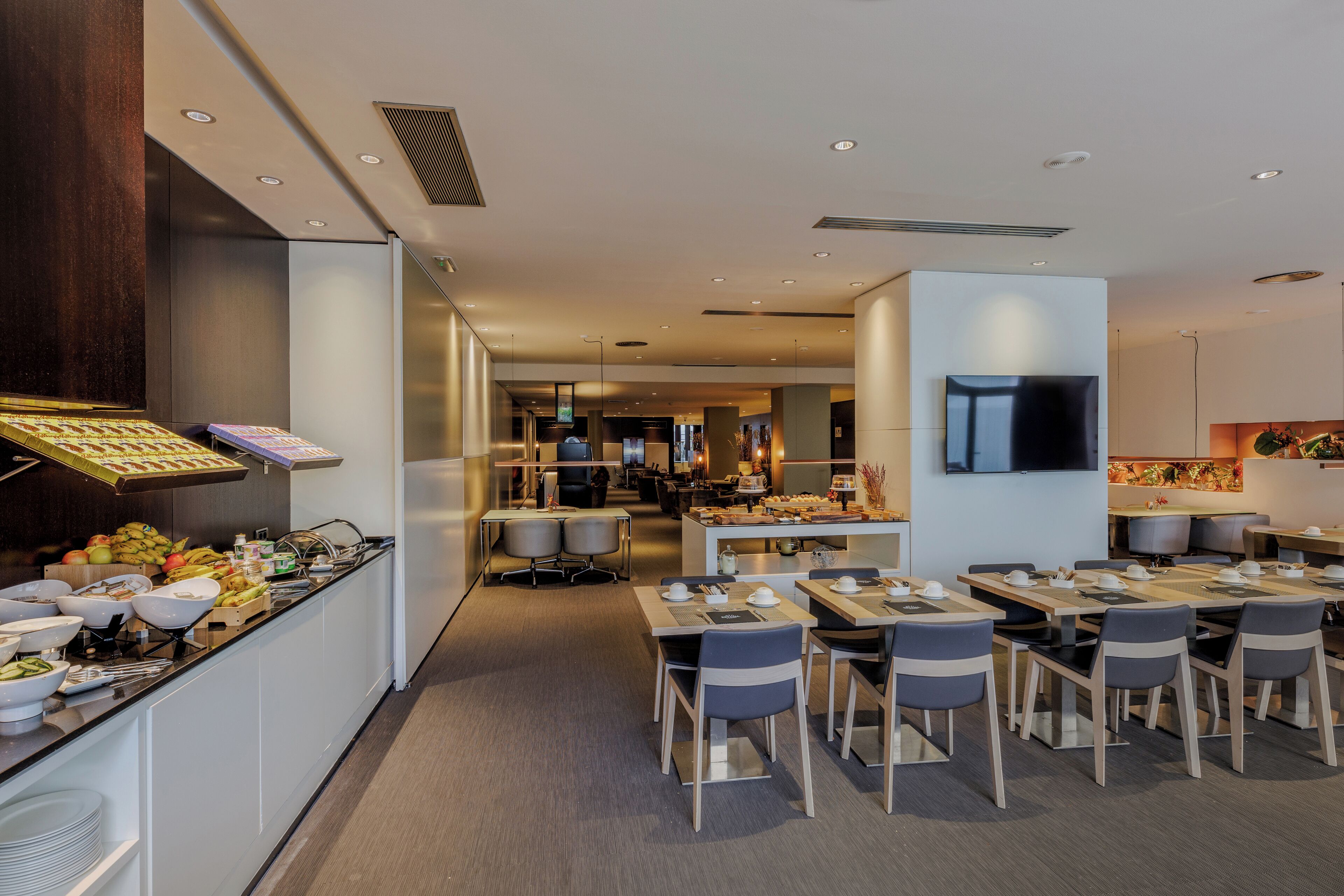 Mediterranean cuisine, alfresco dining 