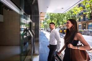 Property entrance - Hotel Vilamari (Barcelona)