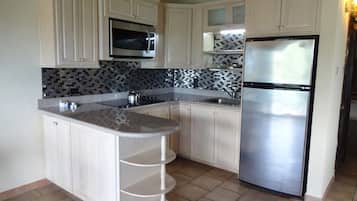 Suite, 1 Bedroom - Non-Smoking | Cocina privada | Cafetera o tetera