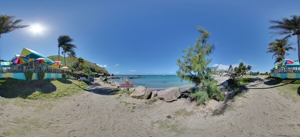 Breakfast, lunch, dinner served; international cuisine, beach views 