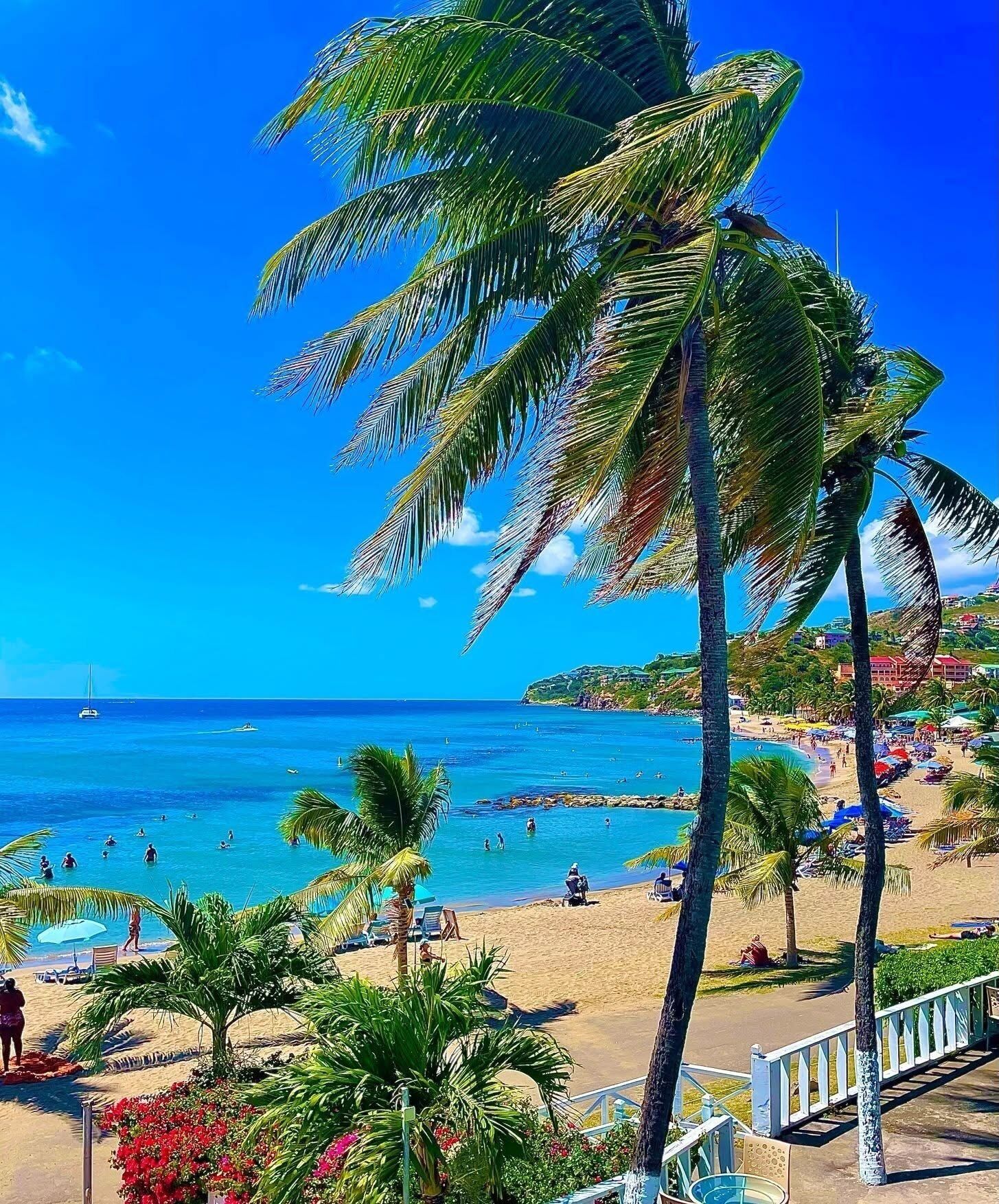 Breakfast, lunch, dinner served; international cuisine, beach views 