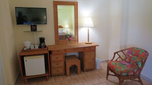 Standard Room, Non-Smoking Mountain View | In-room safe, desk, blackout curtains, iron/ironing board