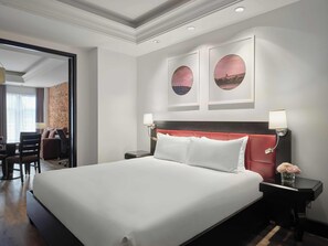 ห้องเอ็กเซกคิวทีฟสวีท | เครื่องนอนระดับพรีเมียม, มินิบาร์, โต๊ะทำงาน, ผ้าม่านกันแสง