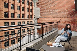 Terrace/patio - Hotel Place d'Armes (Montreal)