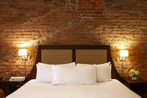 Roba de llit d'alta qualitat, cobrellits i minibar 
