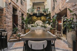 3 restauranter, frokost serveres