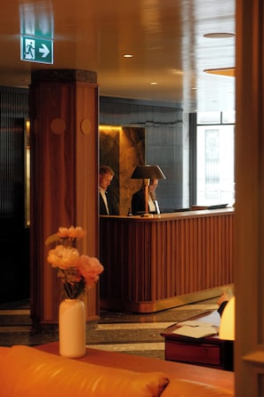 Reception - Hotel Nelligan (Montreal)