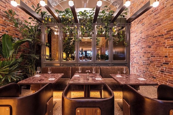 2 restaurants; breakfast, lunch, dinner, and brunch served