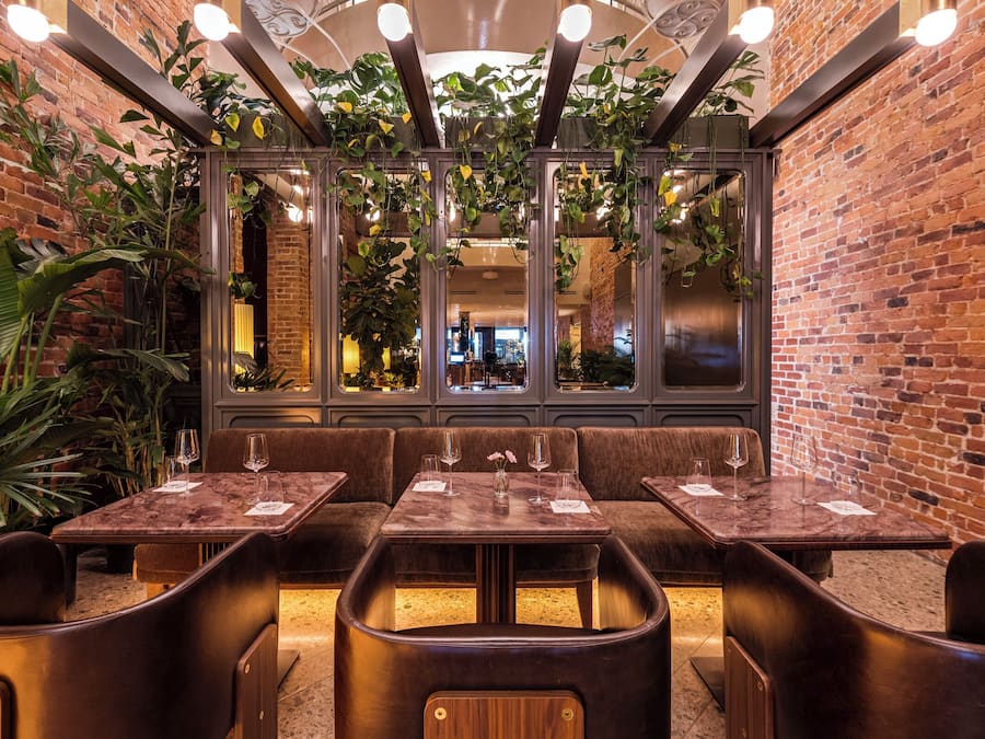 2 restaurants; breakfast, lunch, dinner, and brunch served