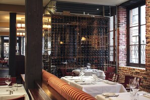 3 restaurants, breakfast served