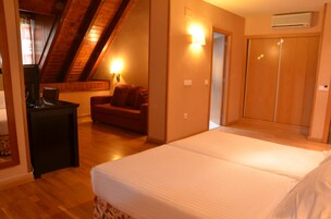 Habitación familiar | Caja fuerte, escritorio, cunas gratuitas y wifi gratis