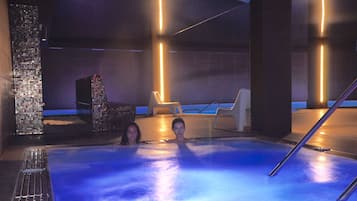 Couples treatment rooms, sauna, spa tub, steam room