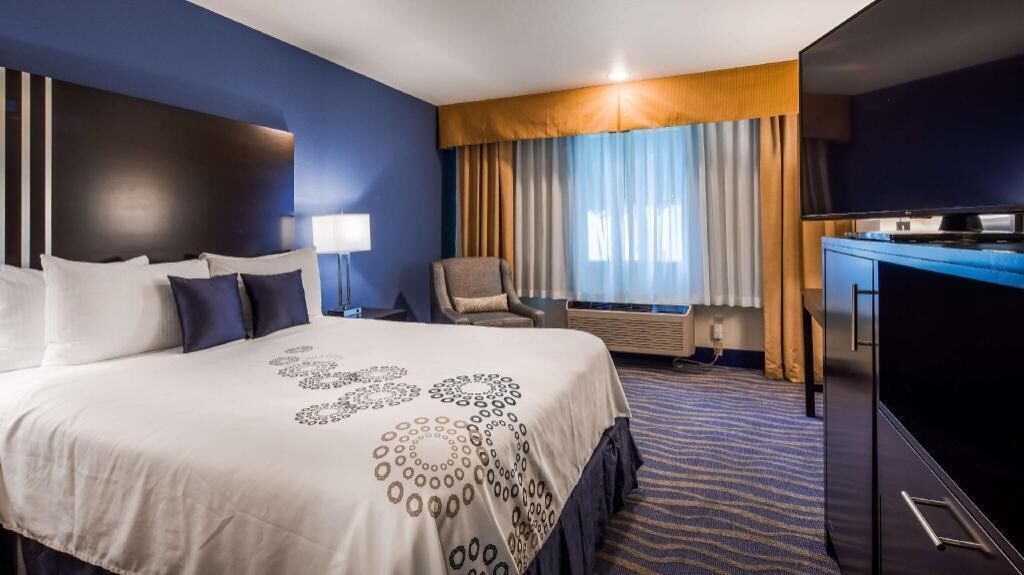 Premium bedding, pillowtop beds, desk, laptop workspace