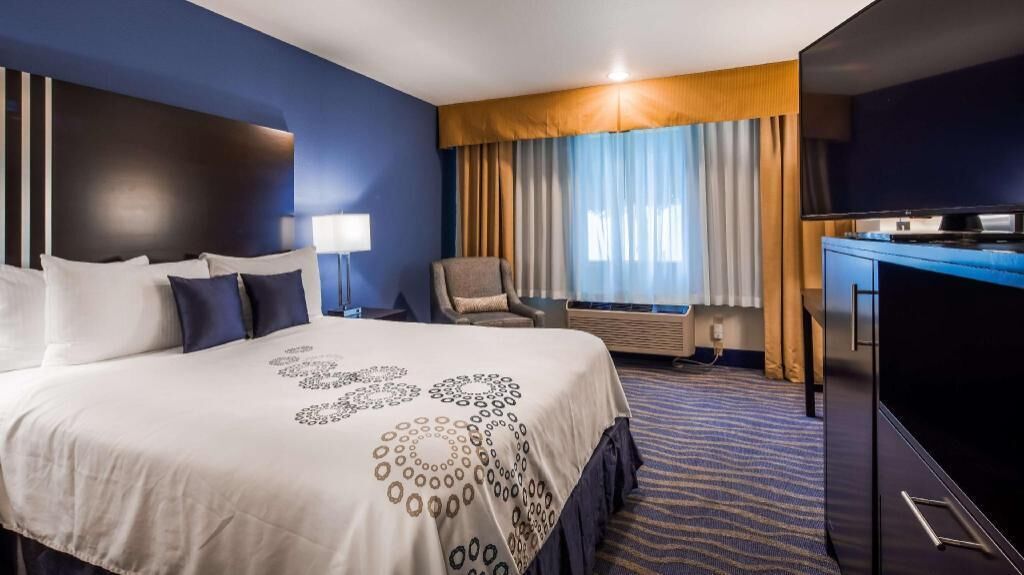 Premium bedding, pillowtop beds, desk, laptop workspace