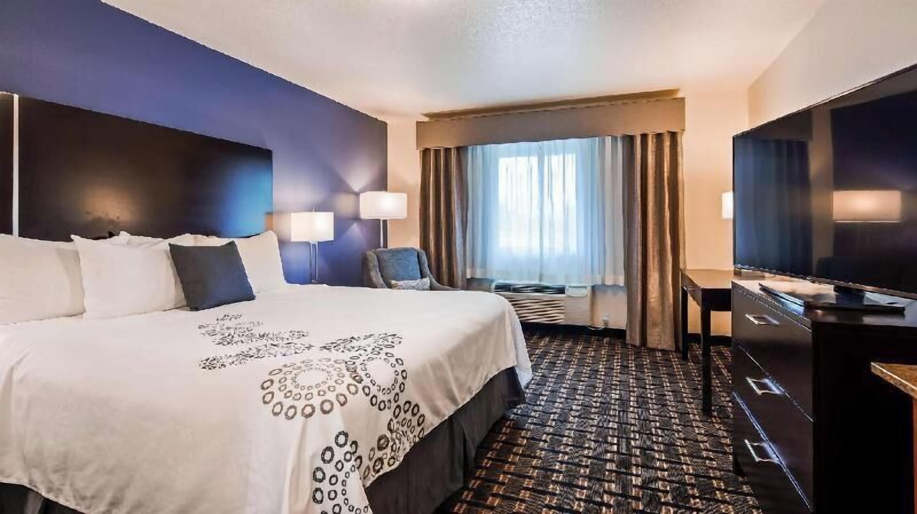 Premium bedding, pillowtop beds, desk, laptop workspace