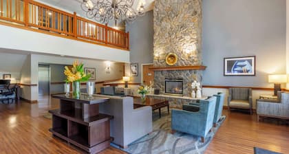 Best Western Plus Edmonds Harbor Inn