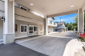 Exterior - Quality Inn & Suites Bainbridge Island (Bainbridge Island)