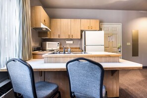 Efficiency, Suite, 1 cama de matrimonio con sofá cama, no fumadores | Ropa de cama de alta calidad y caja fuerte