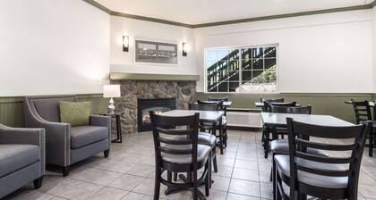 Quality Inn & Suites Bainbridge Island