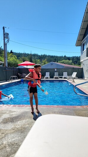 Outdoor pool - Fidalgo Country Inn (Anacortes)