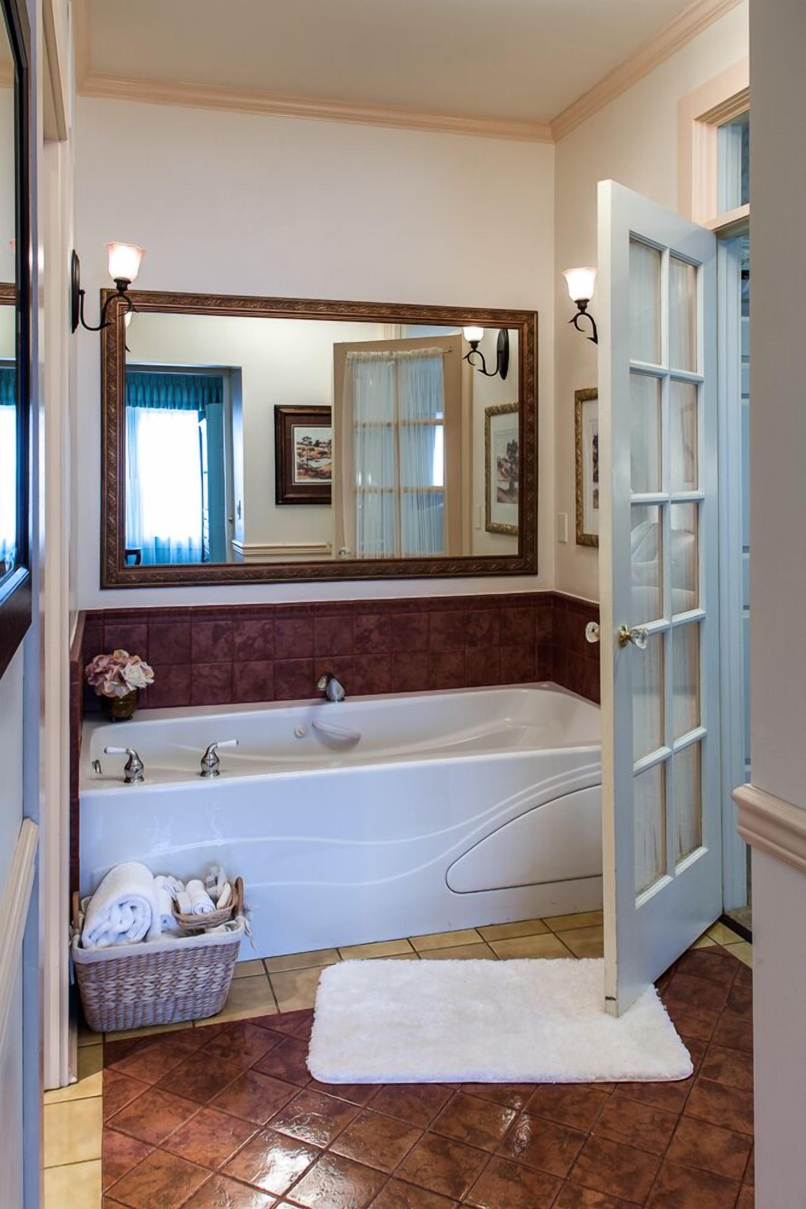 suite | jetted bathtub