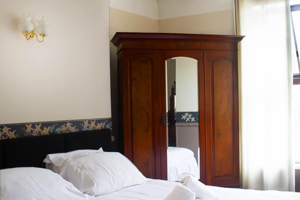 standard double room | in-room safe, free wifi, bed sheets