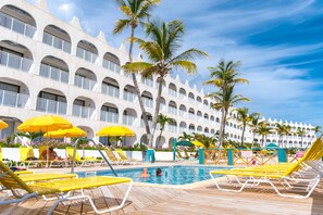 Outdoor pool, open 7:00 AM to 10:00 PM, pool loungers - Belair Beach Hotel (Philipsburg)