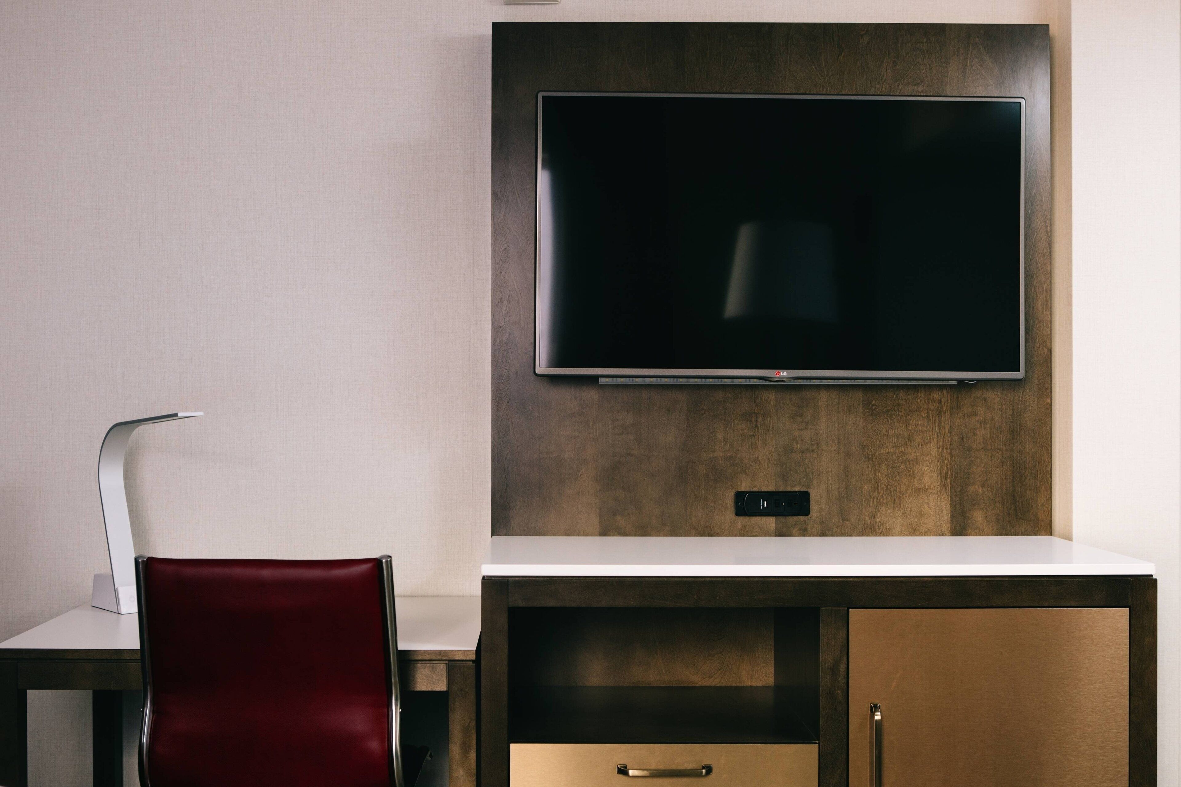 1 bedroom, premium bedding, memory-foam beds, in-room safe