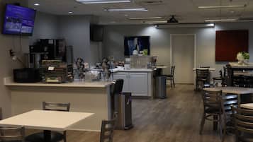 Gratis frukost med självservering varje dag