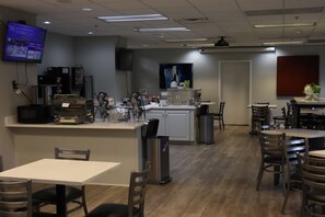 Free daily self-serve breakfast - Baymont by Wyndham Hot Springs On the Lake (Hot Springs)