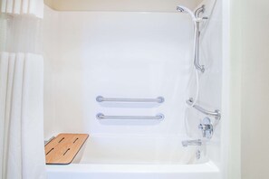 Combined shower/bathtub, free toiletries, hair dryer, towels - Baymont by Wyndham Hot Springs On the Lake (Hot Springs)