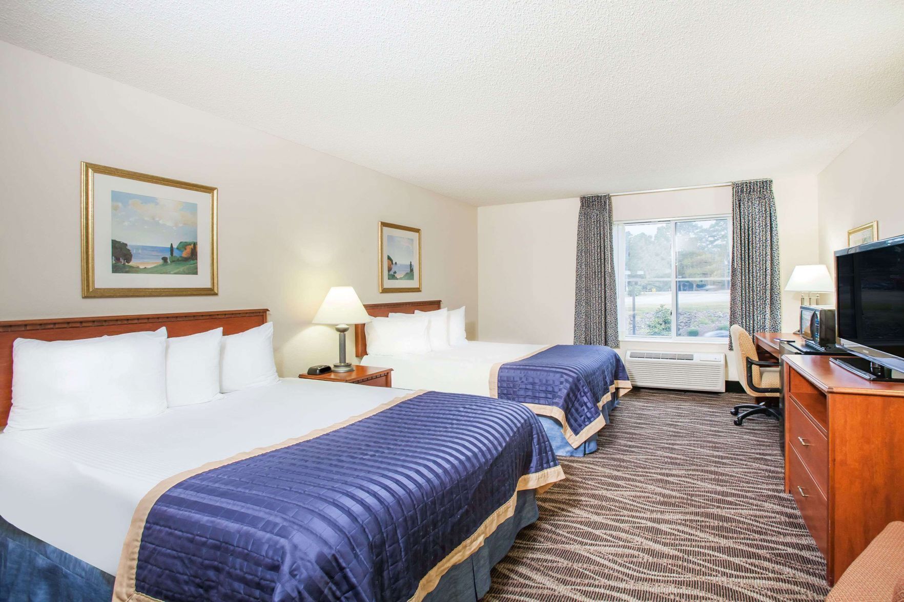Desk, iron/ironing board, free WiFi, bed sheets
