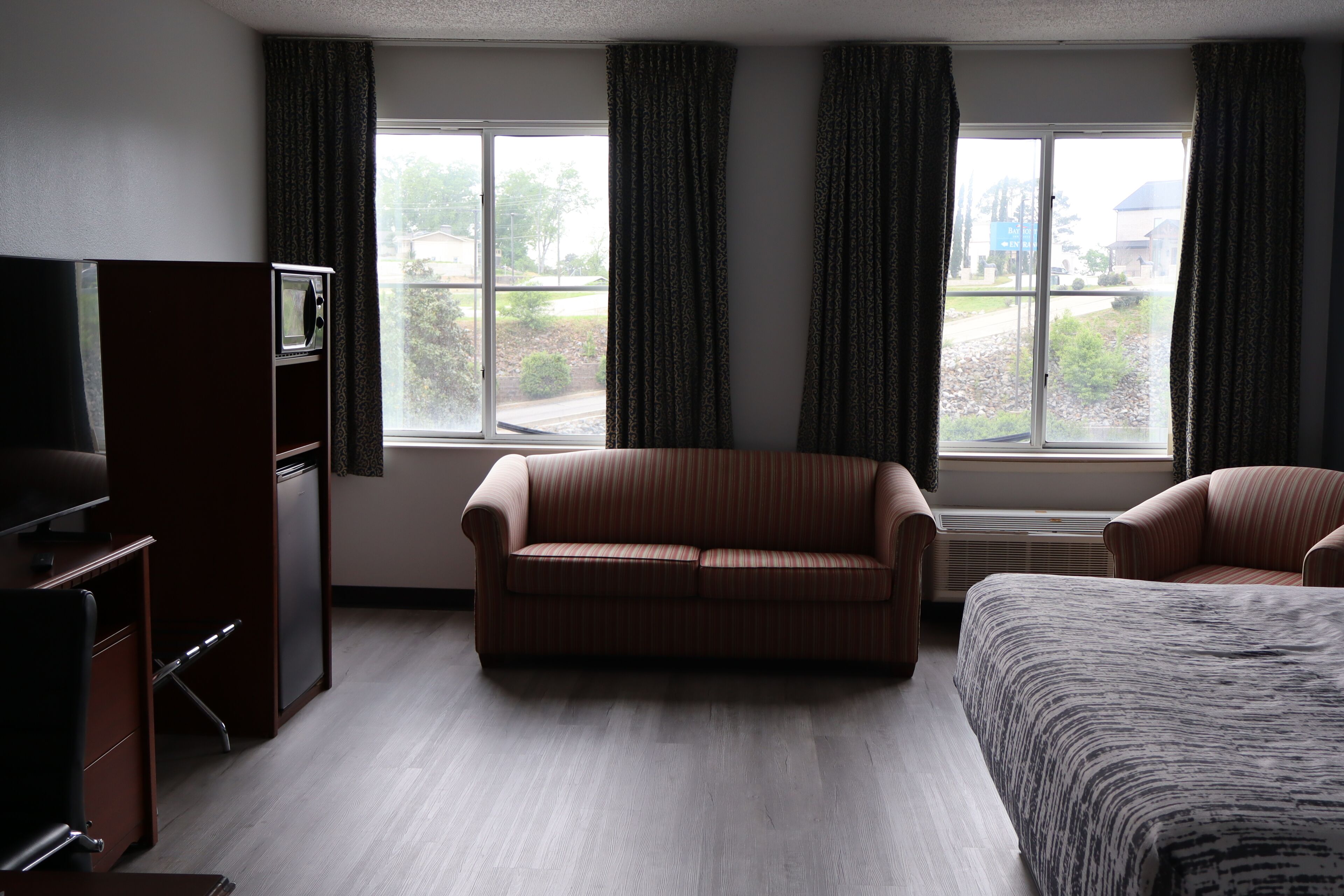 Superior Room, 1 King Bed, Non Smoking | Desk, iron/ironing board, free cots/infant beds, free WiFi