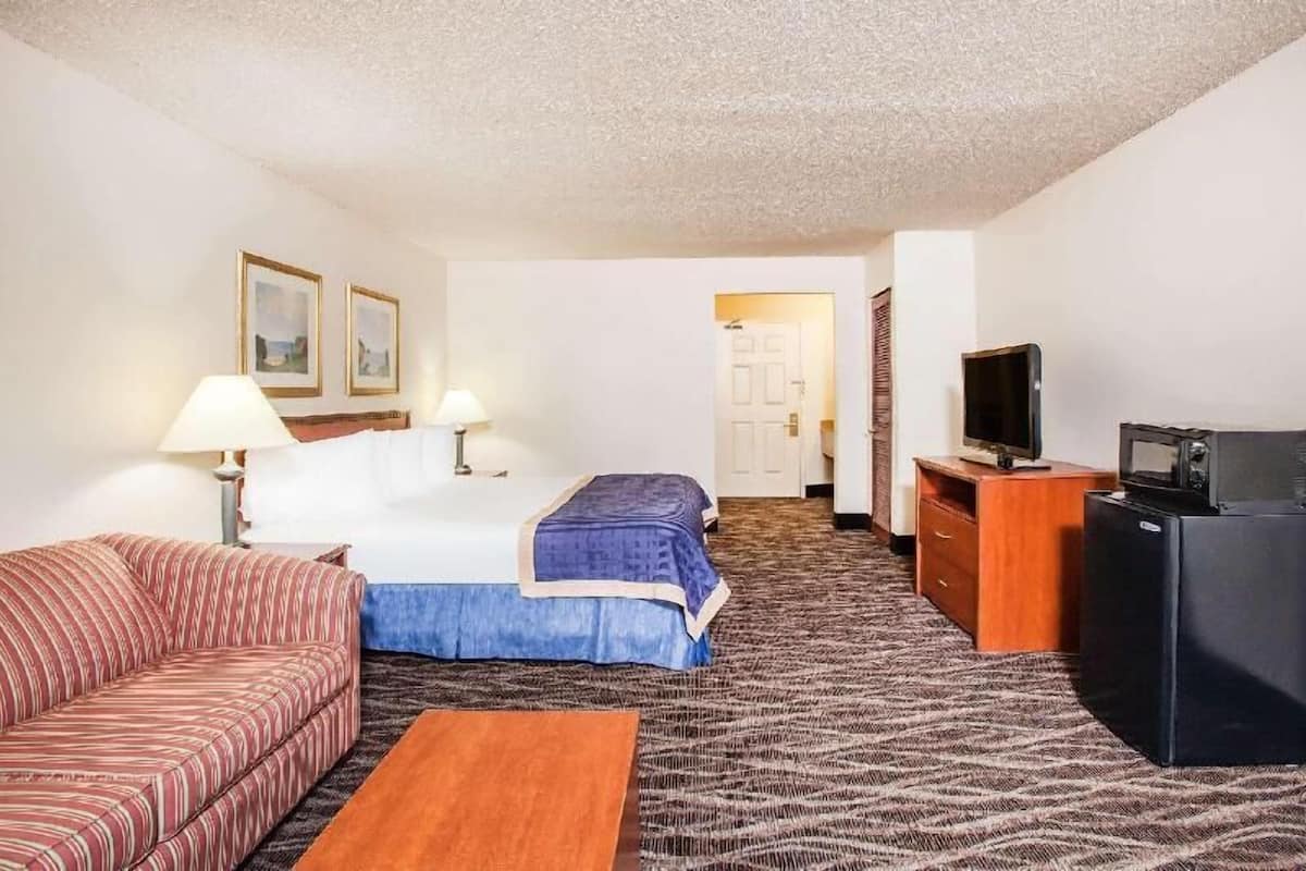 Desk, iron/ironing board, free WiFi, bed sheets