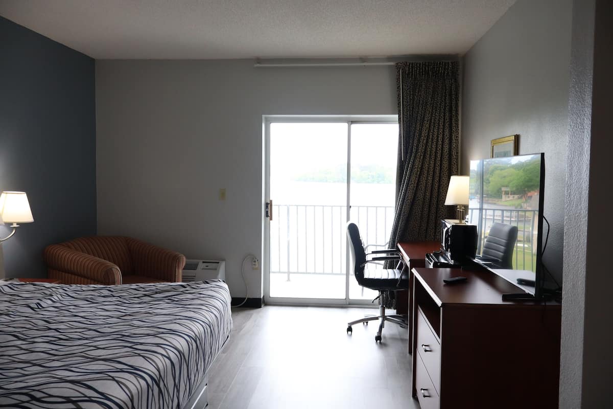 Room, 1 King Bed, Non Smoking, Lake View | Desk, iron/ironing board, free cribs/infant beds, free WiFi