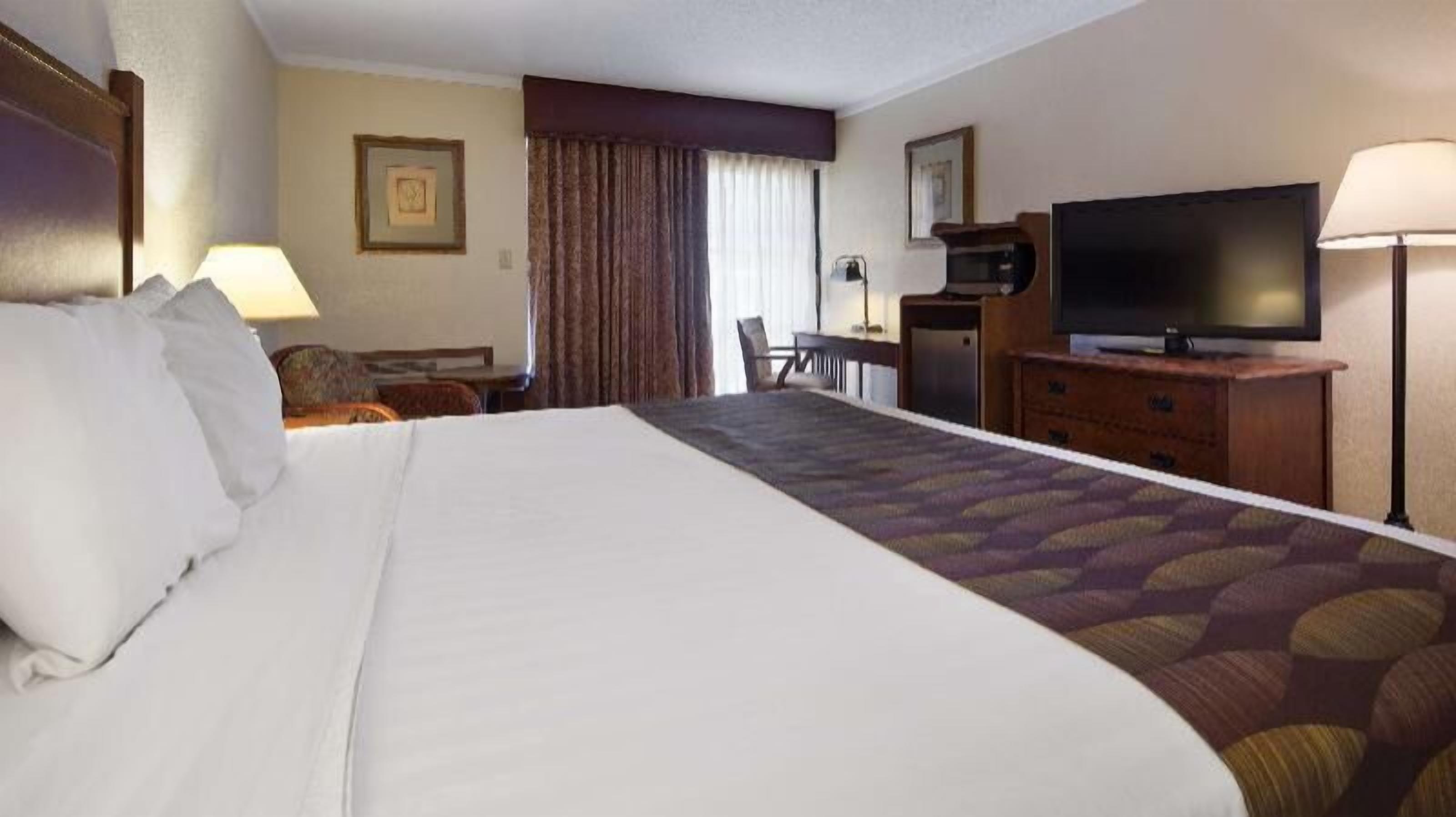 In-room safe, desk, laptop workspace, iron/ironing board