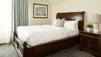 Roupas de cama premium, edredons de pluma, frigobar, cofres nos quartos