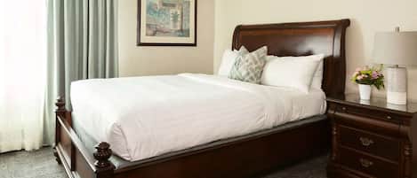 Hochwertige Bettwaren, Daunenbettdecken, Minibar, Zimmersafe