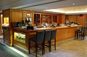 Bar (on property) - The Waterside Inn (Mississauga)