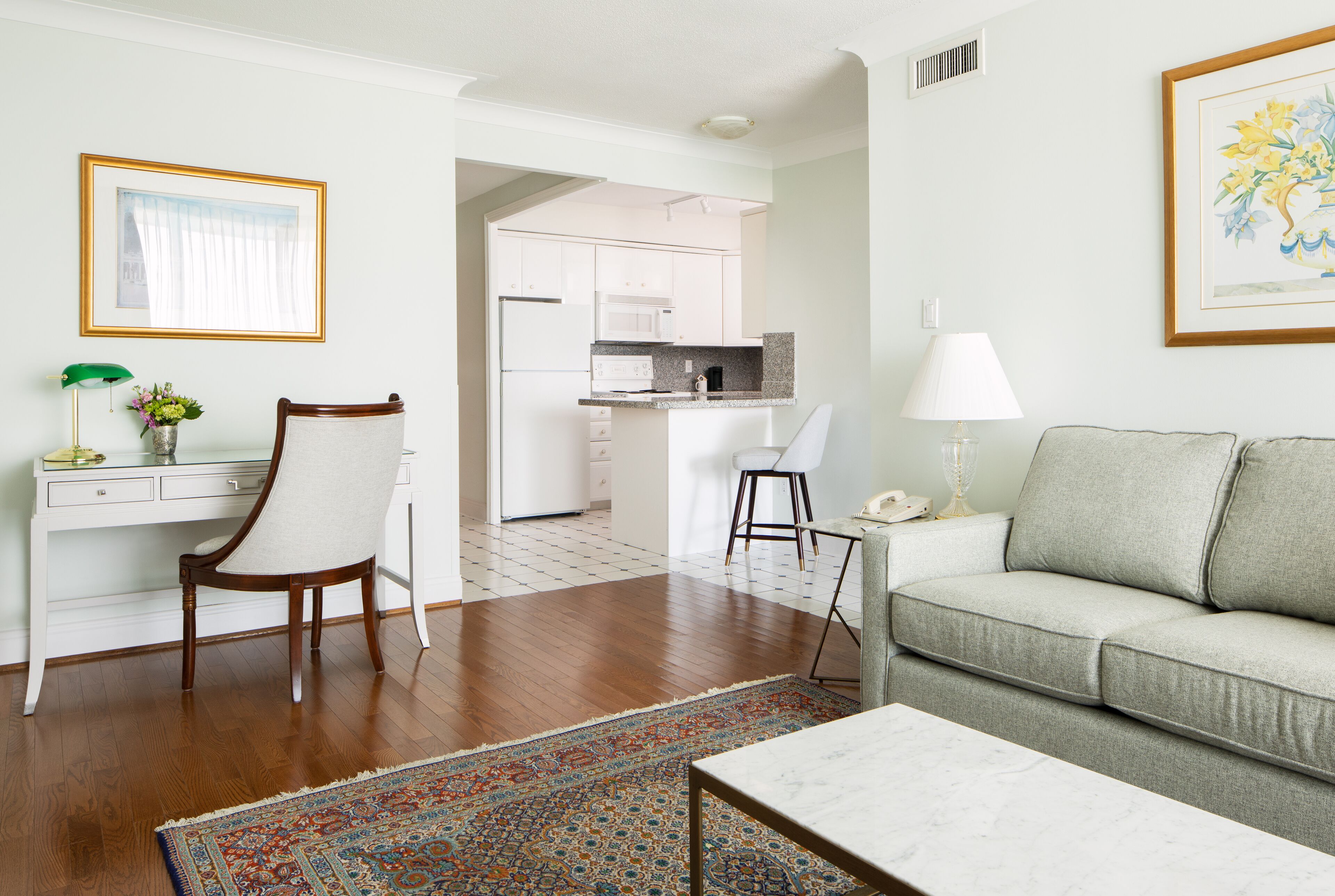 suite, 1 bedroom | living area | tv