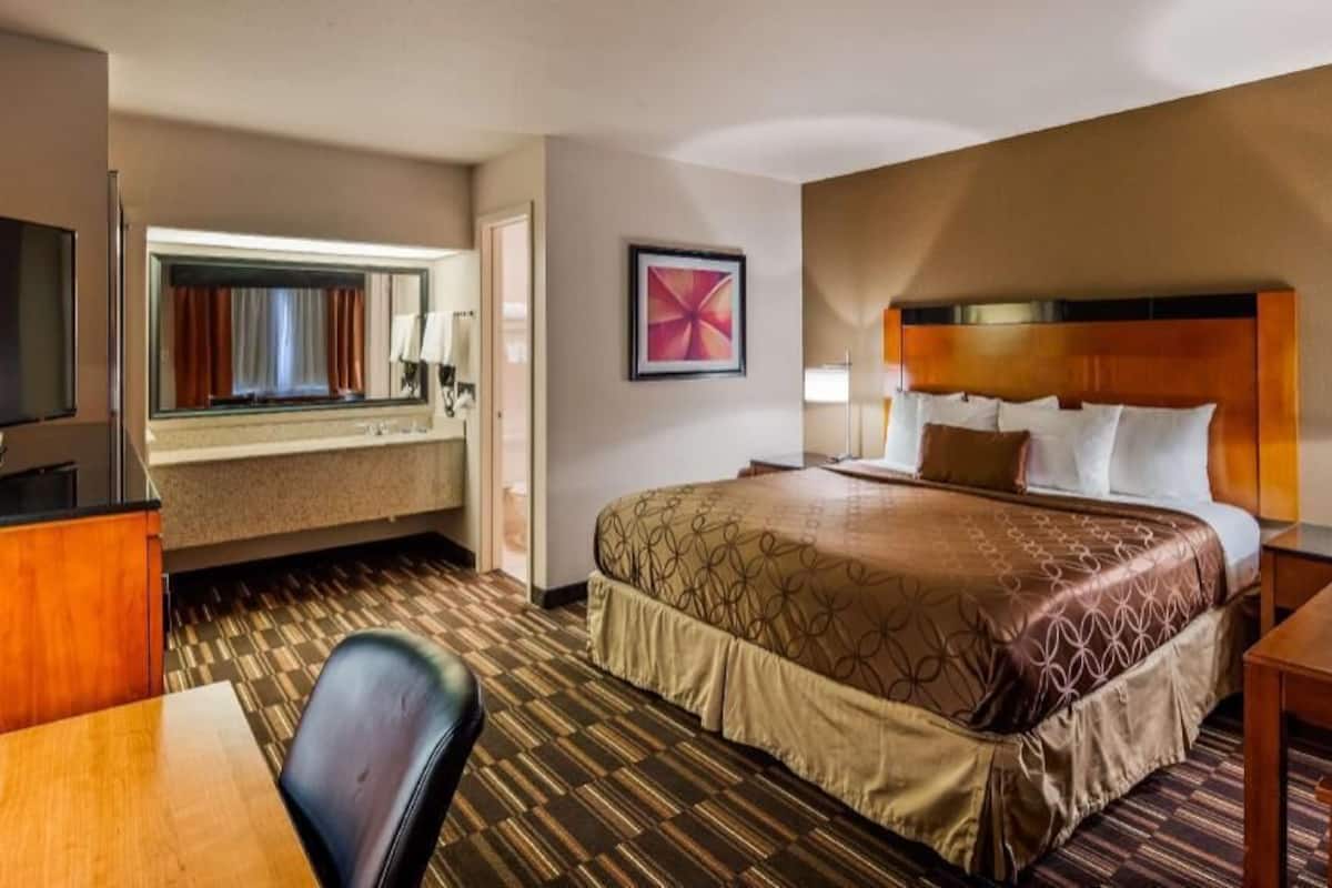 Pillow-top beds, in-room safe, desk, soundproofing