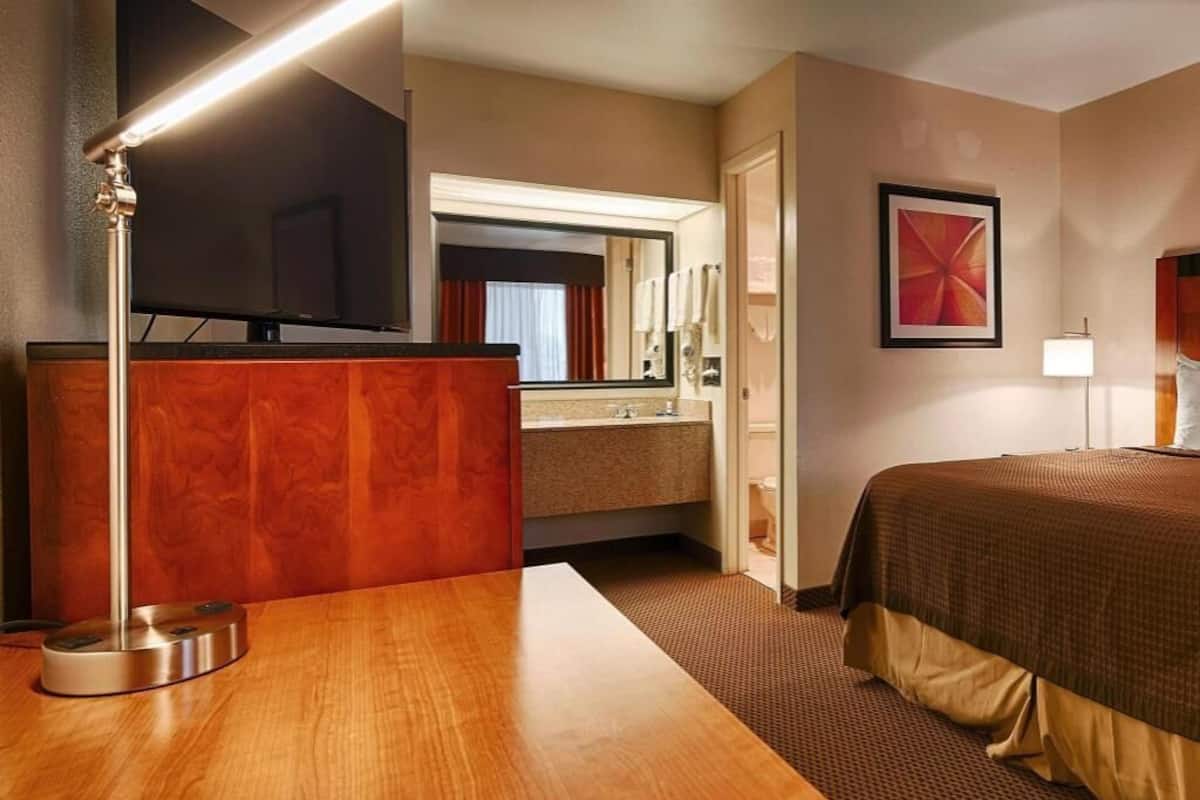 Pillow-top beds, in-room safe, desk, soundproofing