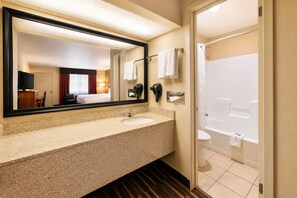 Combined shower/bathtub, free toiletries, hair dryer, towels - Best Western Executive Inn (Hobbs)