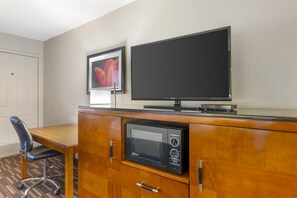 Pillowtop beds, in-room safe, desk, soundproofing