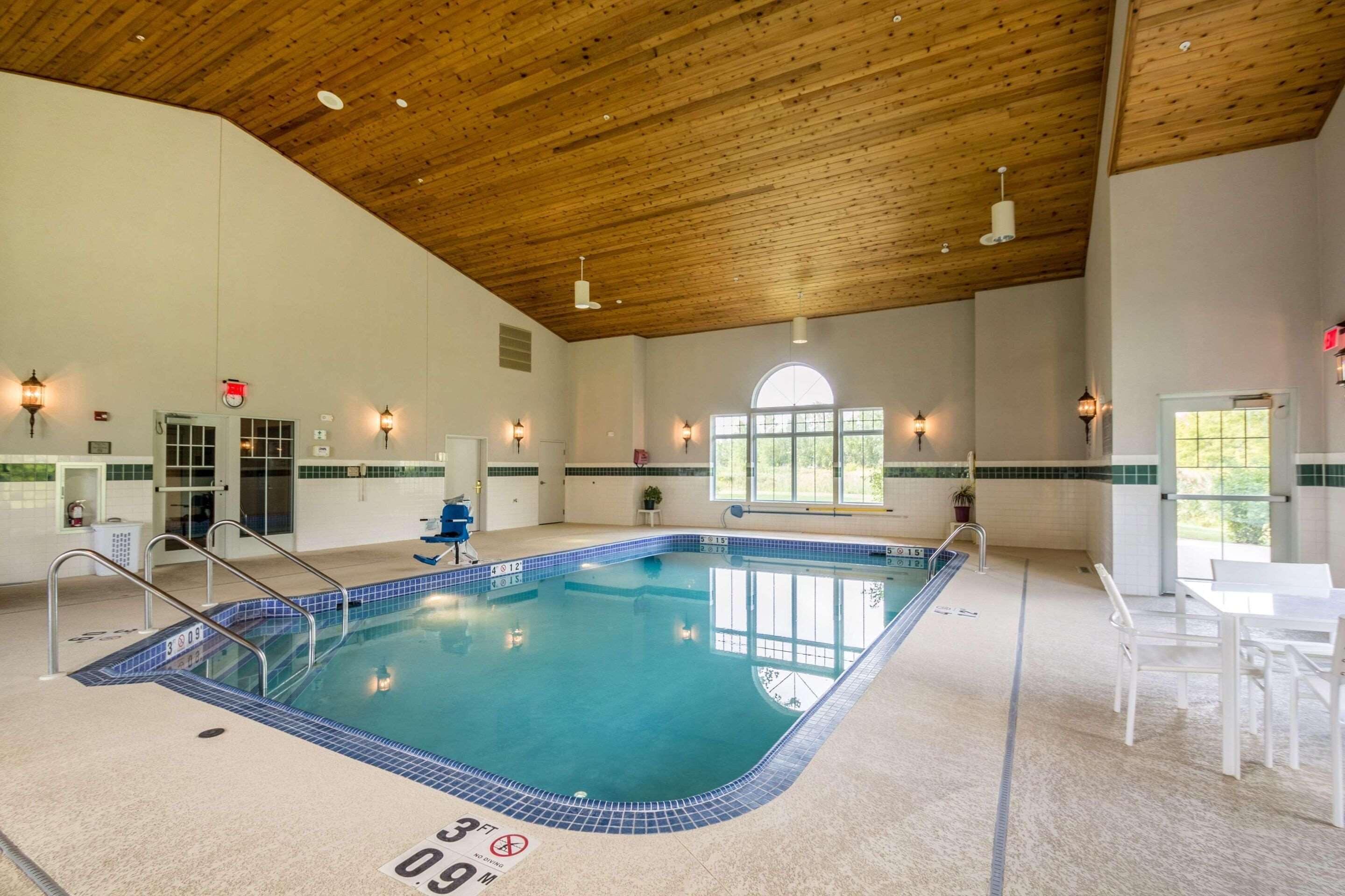 indoor pool, pool loungers