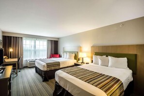 Zimmersafe, Schreibtisch, Verdunkelungsvorhänge, schallisolierte Zimmer