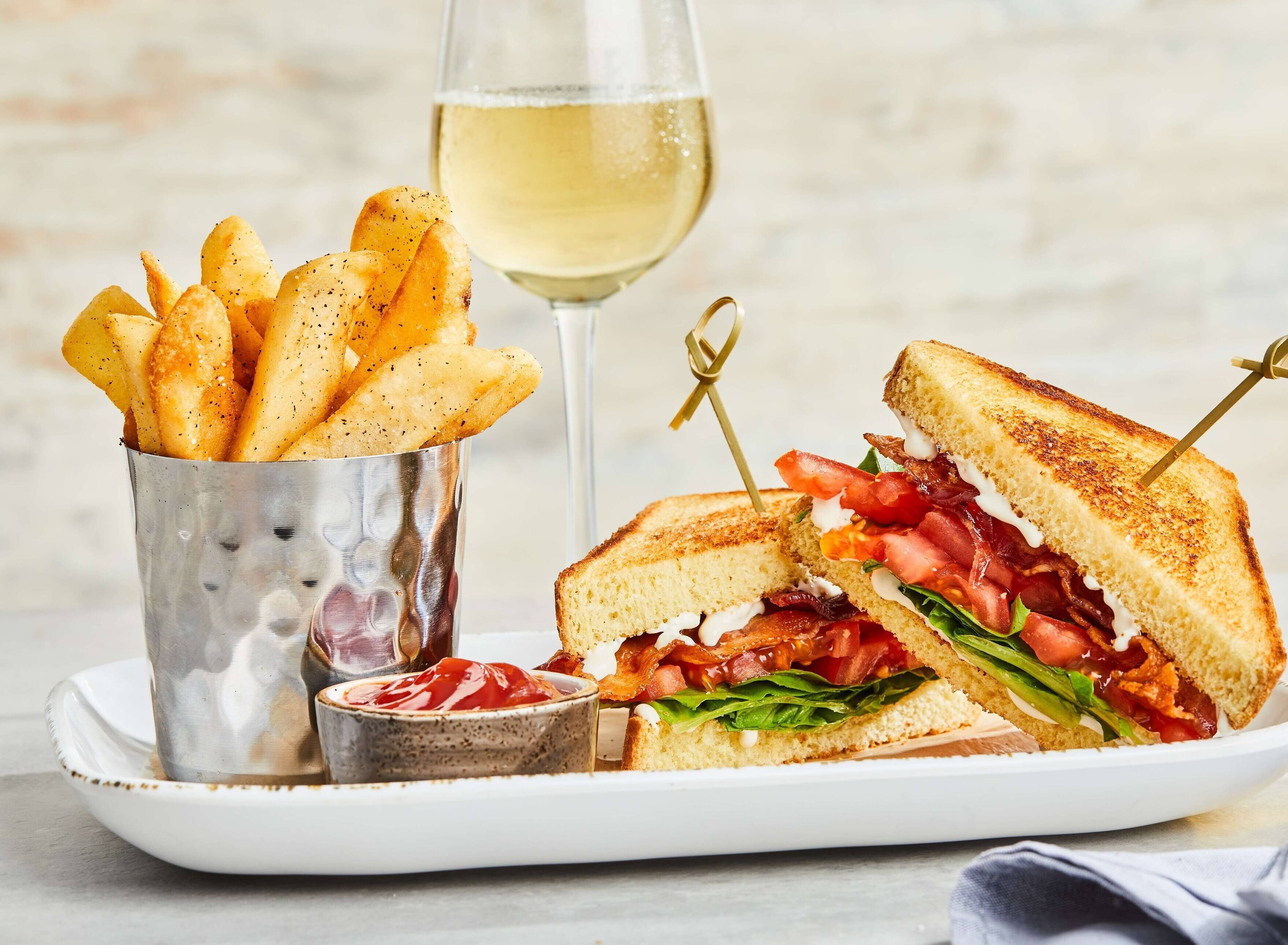 breakfast and dinner served, american cuisine