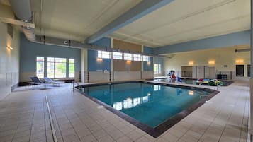 2 indoor pools