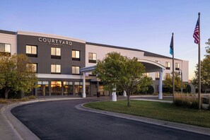 Exterior - Courtyard by Marriott Fargo Moorhead, MN (Moorhead)